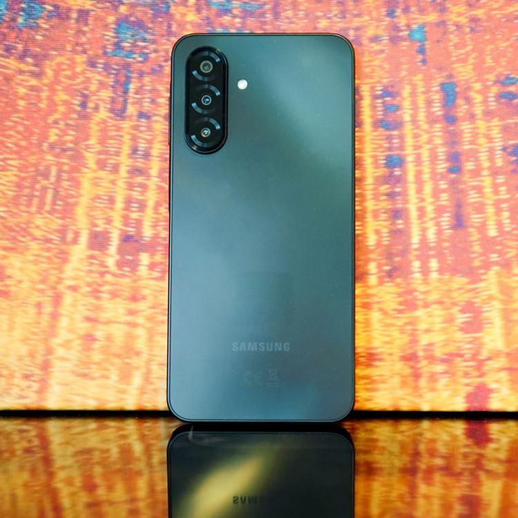 گوشی موبایل سامسونگ مدل Galaxy A17 4G دو سیم کارت ظرفیت 256 گیگابایت و رم 8 گیگابایت - ویتنام - به همراه شارژر 25 وات سامسونگ